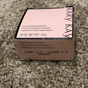 Mary Kay Mineral Powder Foundation Ivory 0.5